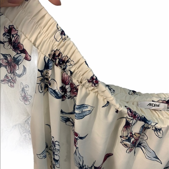 (NEW W/ TAG!) ARDENE WHITE FLOWER OFF-SHOULDER TOP - Picture 6 of 8